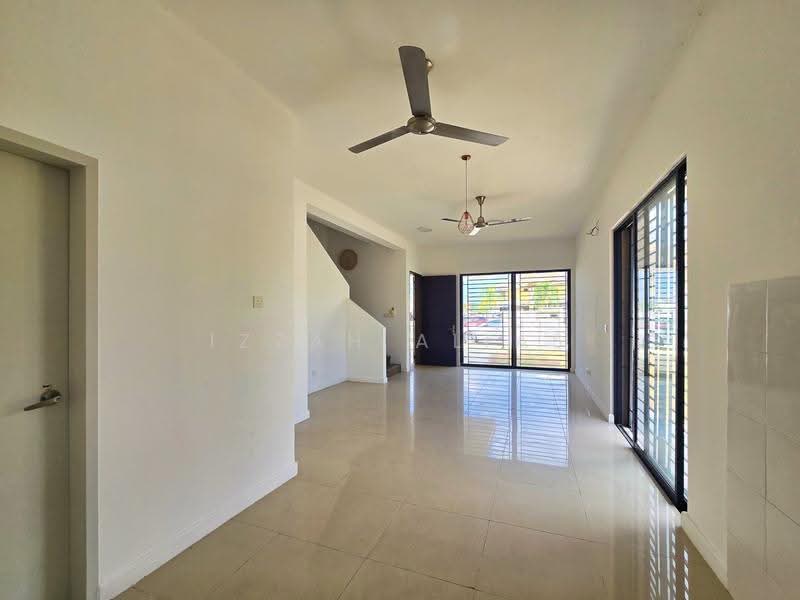 2-storey Terraced House for Sale in Bandar Mahkota (Banting) - Izzah Alias - Living Room - PropertyGuru.com.my