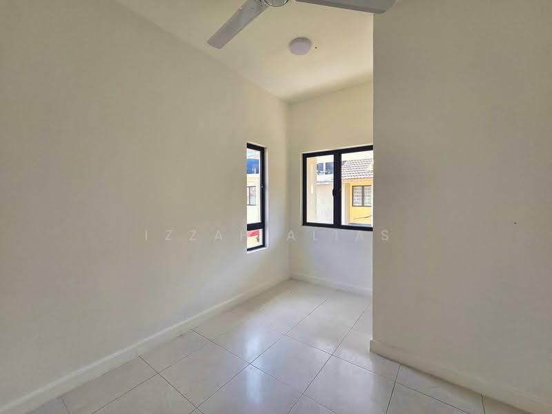 2-storey Terraced House for Sale in Bandar Mahkota (Banting) - Izzah Alias - PropertyGuru.com.my