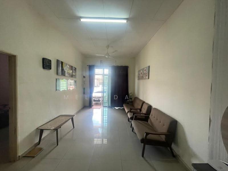 Rumah Teres 1-Tingkat untuk Dijual di Taman Lagenda Putra (Kulai) - Melinda Ee - Living Room - PropertyGuru.com.my