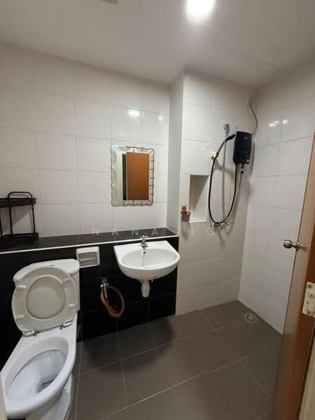 Kediaman Servis untuk Disewa di Sky Gardens Residences - Nana Ng - Bathroom - PropertyGuru.com.my