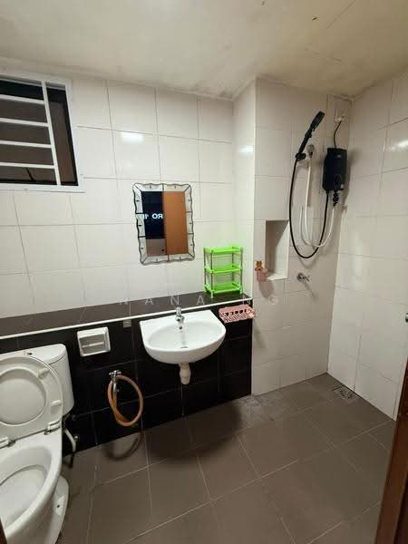 Kediaman Servis untuk Disewa di Sky Gardens Residences - Nana Ng - Bathroom - PropertyGuru.com.my