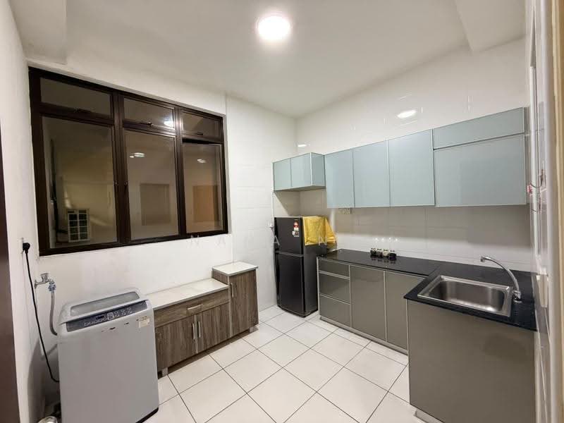 Kediaman Servis untuk Disewa di Sky Gardens Residences - Nana Ng - Kitchen - PropertyGuru.com.my