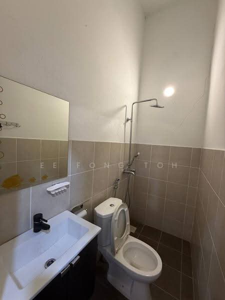 Rumah Teres 2.5-Tingkat untuk Dijual di Taman Scientex Pasir Gudang (Pasir Gudang) - Ee Fong Toh - Bathroom - PropertyGuru.com.my