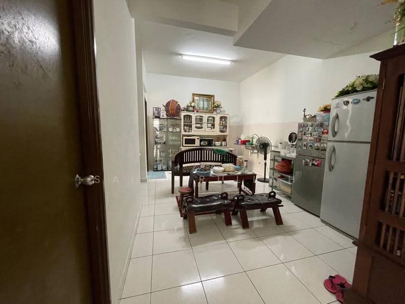 Semi-Detached House for Rent in Klang (Selangor) - Aizat Saifulrullah - Kitchen - PropertyGuru.com.my