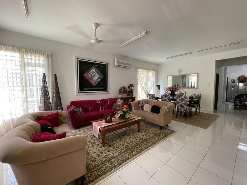 Semi-Detached House for Rent in Klang (Selangor) - Aizat Saifulrullah - Living Room - PropertyGuru.com.my