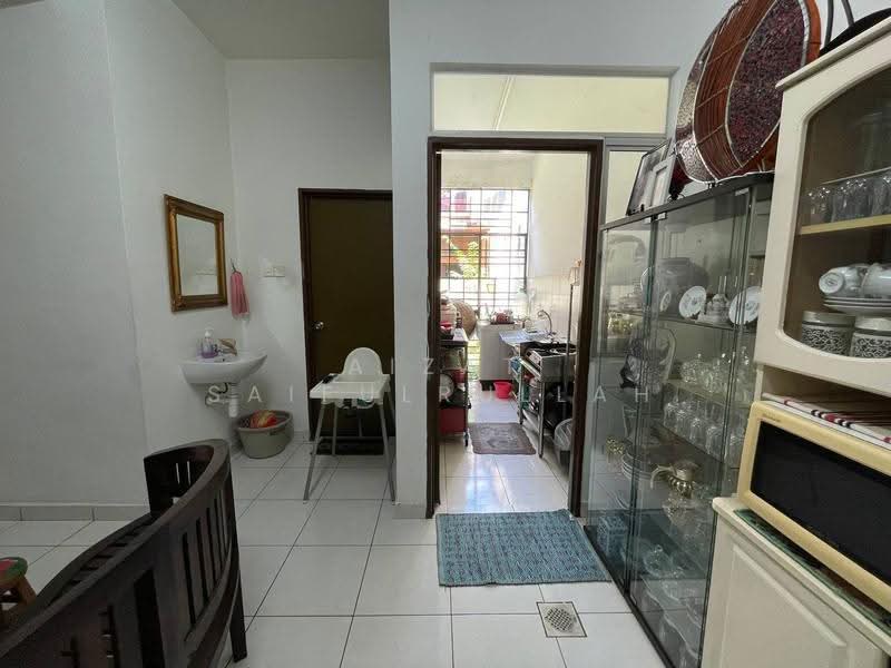 Semi-Detached House for Rent in Klang (Selangor) - Aizat Saifulrullah - Kitchen - PropertyGuru.com.my