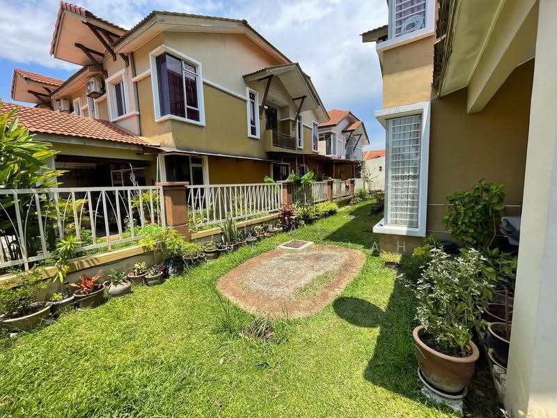 Semi-Detached House for Rent in Klang (Selangor) - Aizat Saifulrullah - Exterior - PropertyGuru.com.my
