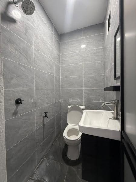 Rumah Teres 2-Tingkat untuk Dijual di Kelapa Sawit (Kulai) - Melinda Ee - Bathroom - PropertyGuru.com.my