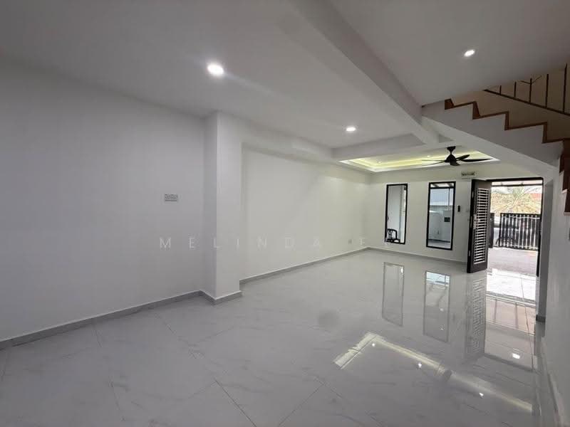 Rumah Teres 2-Tingkat untuk Dijual di Kelapa Sawit (Kulai) - Melinda Ee - Living Room - PropertyGuru.com.my