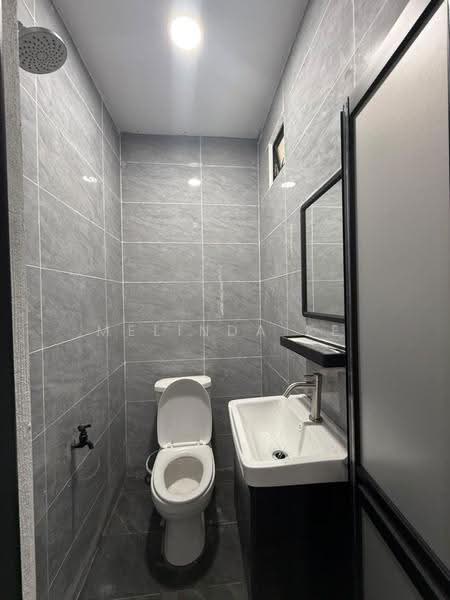 Rumah Teres 2-Tingkat untuk Dijual di Kelapa Sawit (Kulai) - Melinda Ee - Bathroom - PropertyGuru.com.my