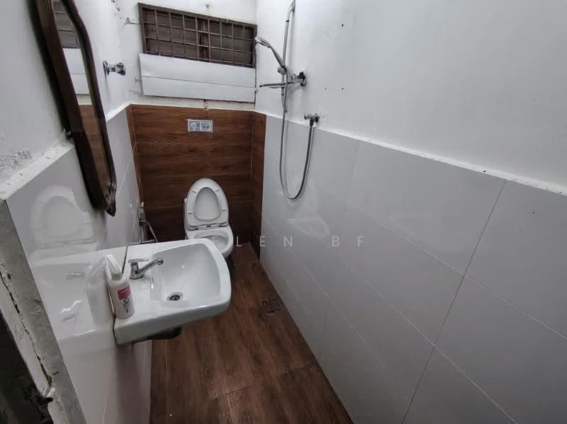 Shop / Office for Rent in Taman Peringgit Jaya (Melaka City) - Helen BF - Bathroom - PropertyGuru.com.my
