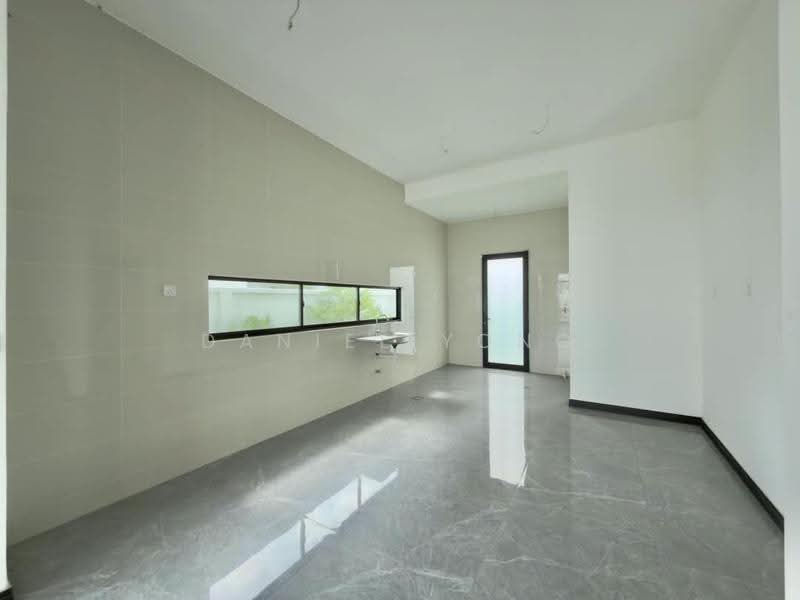Rumah Berkembar untuk Dijual di Setia Tropika (Johor Bahru) - Daniel Yong - Kitchen - PropertyGuru.com.my