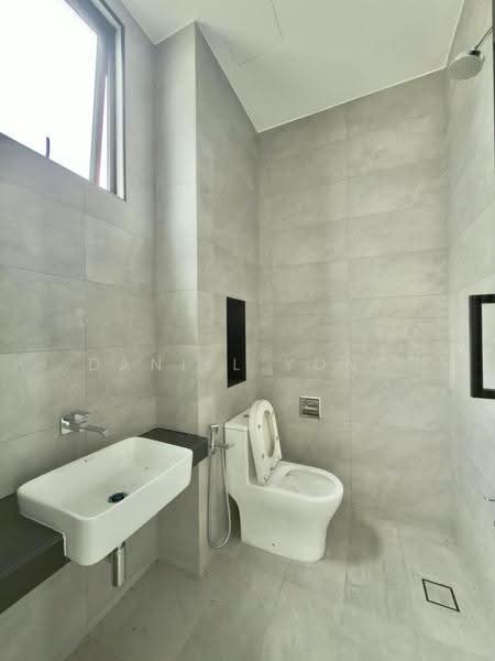 Rumah Berkembar untuk Dijual di Setia Tropika (Johor Bahru) - Daniel Yong - Bathroom - PropertyGuru.com.my