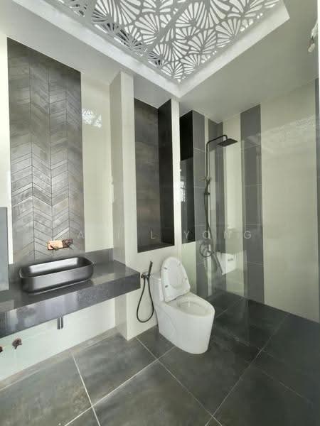 Rumah Berkembar untuk Dijual di Setia Tropika (Johor Bahru) - Daniel Yong - Bathroom - PropertyGuru.com.my