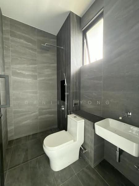 Rumah Berkembar untuk Dijual di Setia Tropika (Johor Bahru) - Daniel Yong - Bathroom - PropertyGuru.com.my