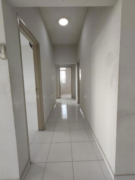 Kediaman Servis untuk Disewa di Jentayu Residensi @ Tampoi - Nicholas Low - Corridor - PropertyGuru.com.my