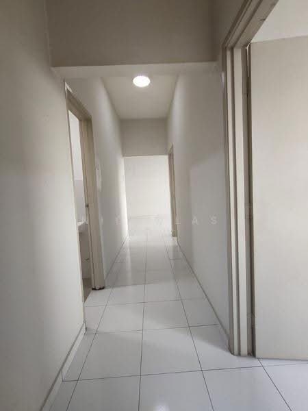 Kediaman Servis untuk Disewa di Jentayu Residensi @ Tampoi - Nicholas Low - Corridor - PropertyGuru.com.my