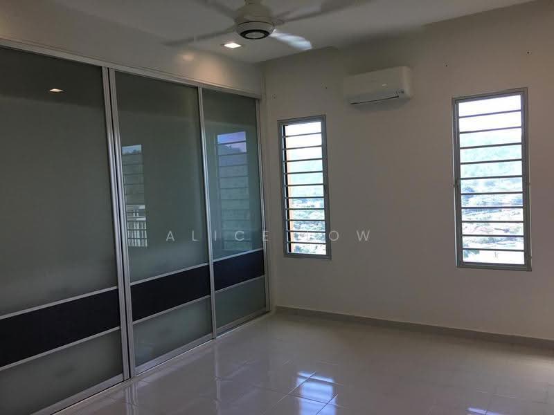 Condominium for Sale at T-Parkland - Alice Low - Bedroom - PropertyGuru.com.my
