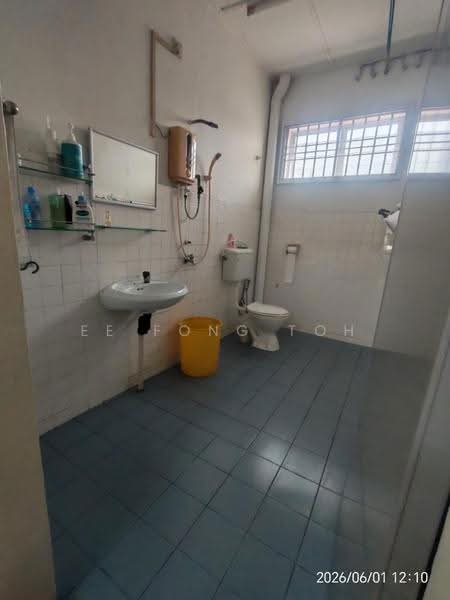 2-storey Terraced House for Sale in Taman Muhibbah (Kulai) - Ee Fong Toh - Bathroom - PropertyGuru.com.my