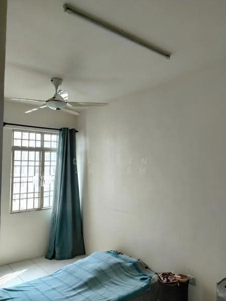 Rumah Flat untuk Dijual di Taman Pelangi Indah - Darren Jalleh - Master room - PropertyGuru.com.my