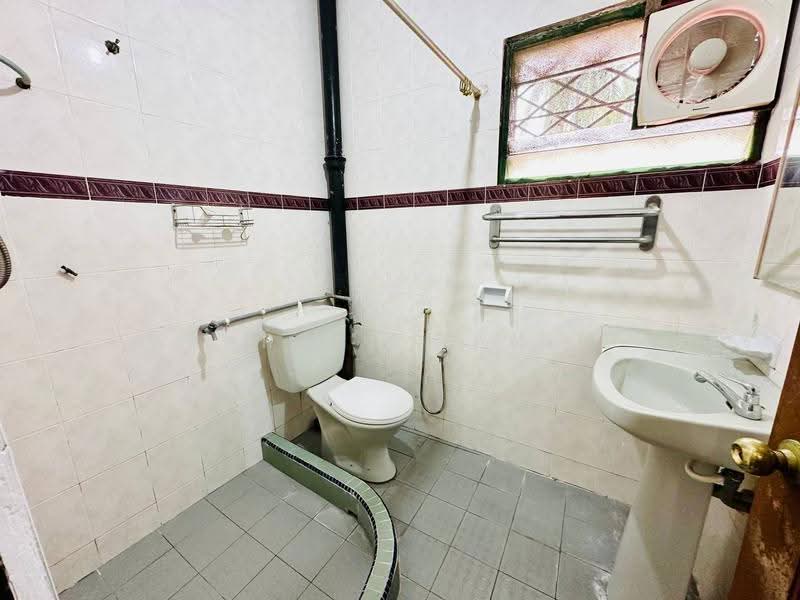 2-storey Terraced House for Sale in Seksyen 1 (Bangi) - Ashraff Daniel - Bathroom - PropertyGuru.com.my