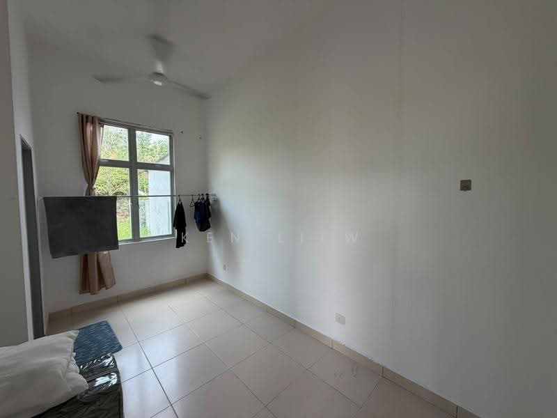 Semi-Detached House for Rent in Kelapa Sawit (Kulai) - Ken Liew - Bedroom - PropertyGuru.com.my