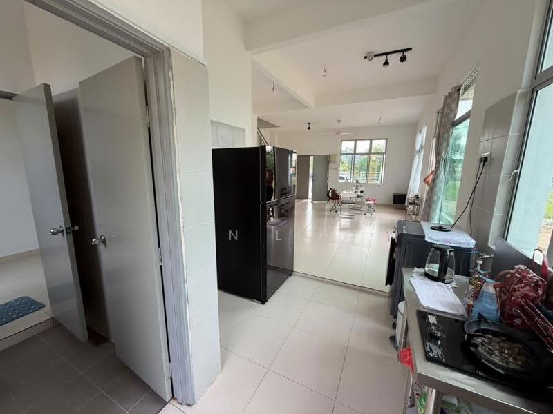 Semi-Detached House for Rent in Kelapa Sawit (Kulai) - Ken Liew - Kitchen - PropertyGuru.com.my