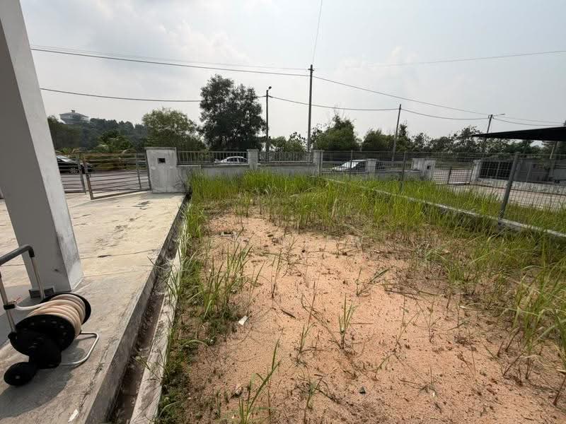 Semi-Detached House for Rent in Kelapa Sawit (Kulai) - Ken Liew - Garden - PropertyGuru.com.my