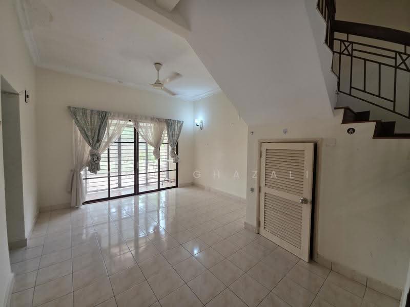 2-storey Terraced House for Sale in Presint 16 (Putrajaya) - Kamil Ghazali - Living Room - PropertyGuru.com.my
