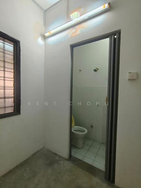 2-storey Terraced House for Rent in Taman Puncak Jalil (Seri Kembangan) - Kent Chong - Bathroom - PropertyGuru.com.my