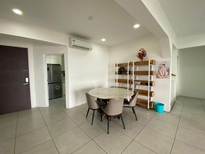 Kediaman Servis untuk Dijual di Meritus Residensi - Jonathan Lee - Dining Room - PropertyGuru.com.my