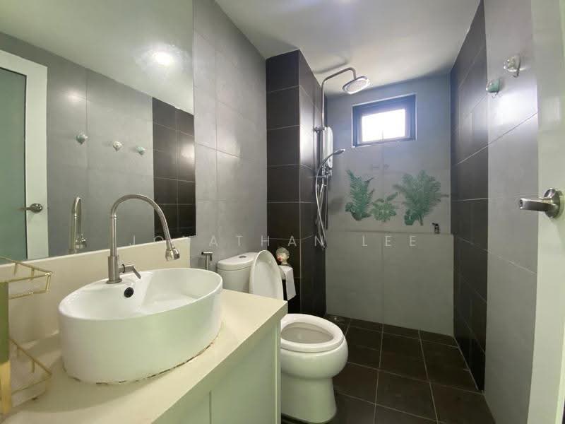 Kediaman Servis untuk Dijual di Meritus Residensi - Jonathan Lee - Bathroom - PropertyGuru.com.my
