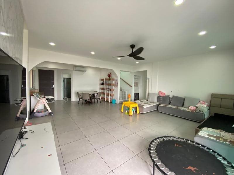 Kediaman Servis untuk Dijual di Meritus Residensi - Jonathan Lee - Living Room - PropertyGuru.com.my