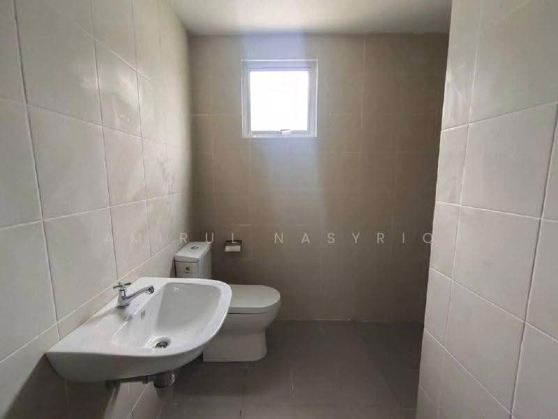 2-storey Terraced House for Rent in Bukit Rahman Putra (Sungai Buloh) - Amirul Nasyriq - Bathroom - PropertyGuru.com.my
