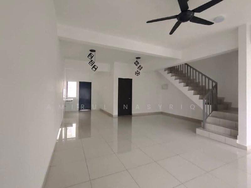 2-storey Terraced House for Rent in Bukit Rahman Putra (Sungai Buloh) - Amirul Nasyriq - Living Room - PropertyGuru.com.my
