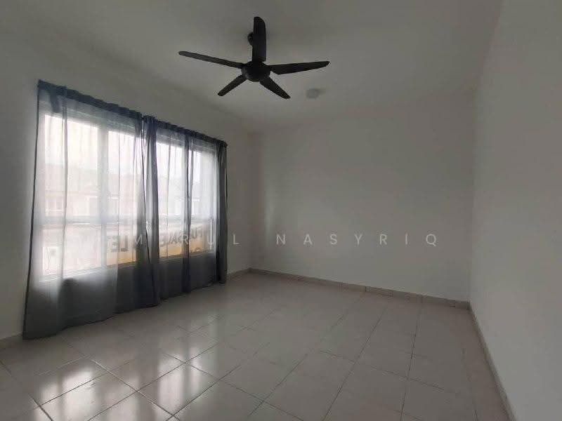 2-storey Terraced House for Rent in Bukit Rahman Putra (Sungai Buloh) - Amirul Nasyriq - Living Room - PropertyGuru.com.my