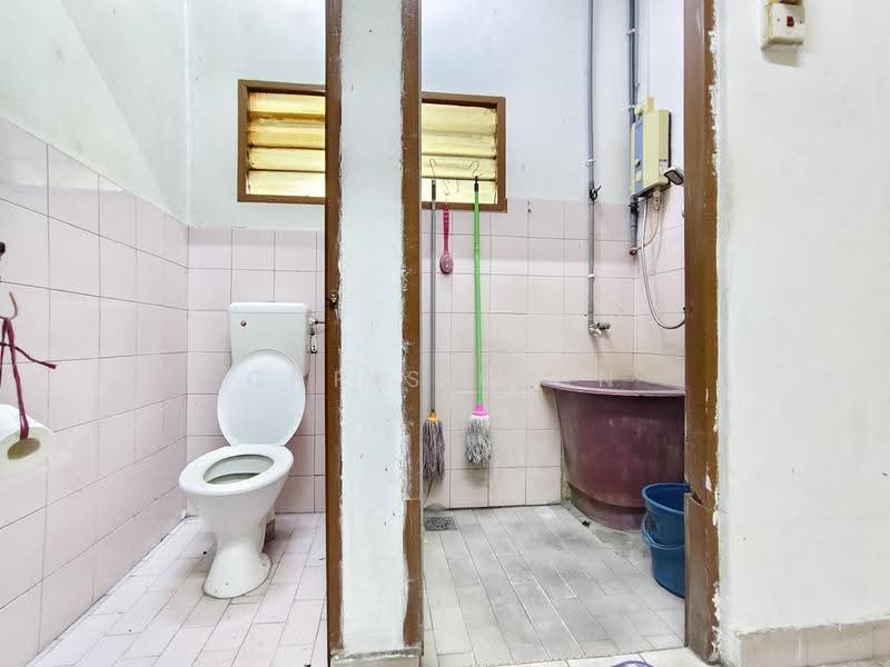 1-storey Terraced House for Sale in Batu Gajah (Perak) - Chris Chin - Bathroom - PropertyGuru.com.my