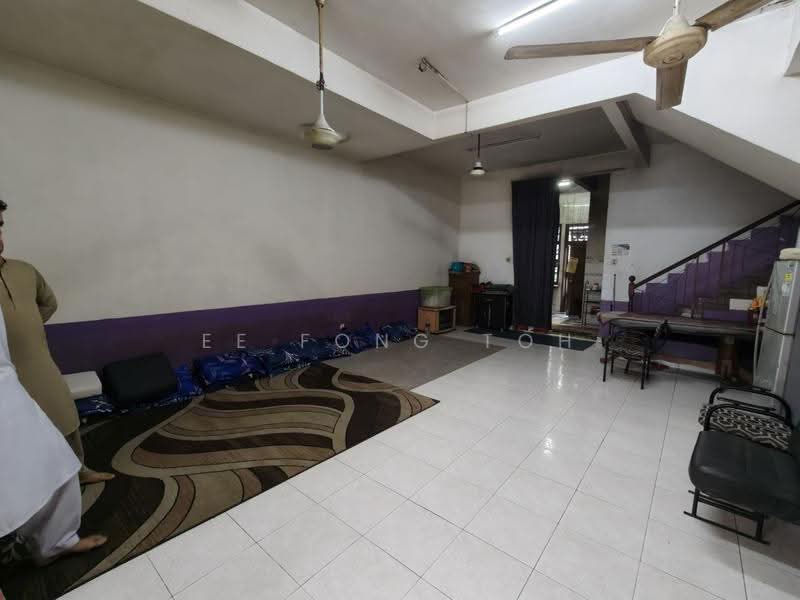 2-storey Terraced House for Sale in Taman Dato' Chellam (Ulu Tiram) - Ee Fong Toh - Living Room - PropertyGuru.com.my