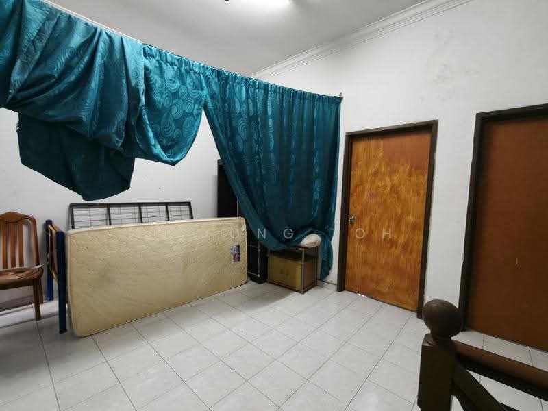 2-storey Terraced House for Sale in Taman Dato' Chellam (Ulu Tiram) - Ee Fong Toh - Bedroom - PropertyGuru.com.my