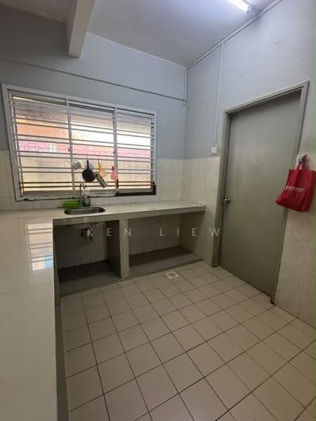 2-storey Terraced House for Sale in Taman Putri Kulai (Kulai) - Ken Liew - Kitchen - PropertyGuru.com.my