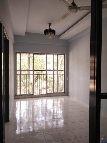 Pangsapuri untuk Disewa di Suria Apartment - Johnny Tan - Living Room - PropertyGuru.com.my