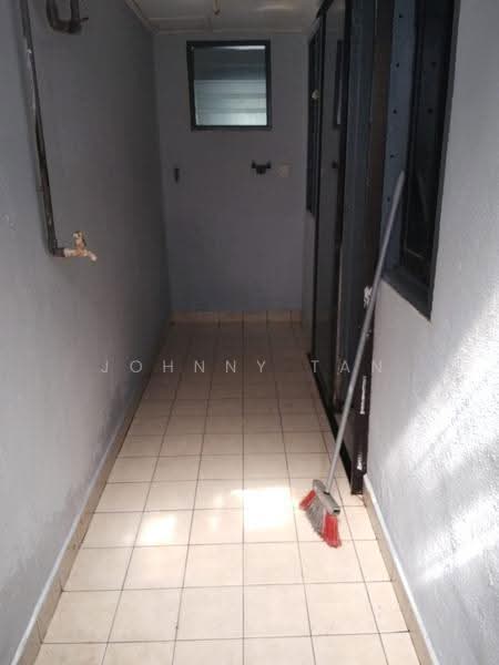 Pangsapuri untuk Disewa di Suria Apartment - Johnny Tan - Corridor - PropertyGuru.com.my