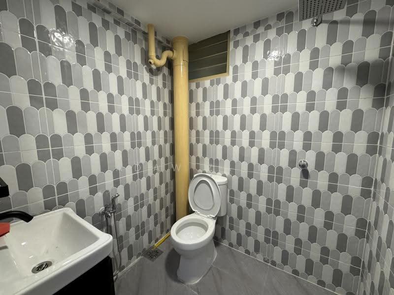 Flat for Rent at PKNS Seksyen 24 - Adaw Zain - Bathroom - PropertyGuru.com.my