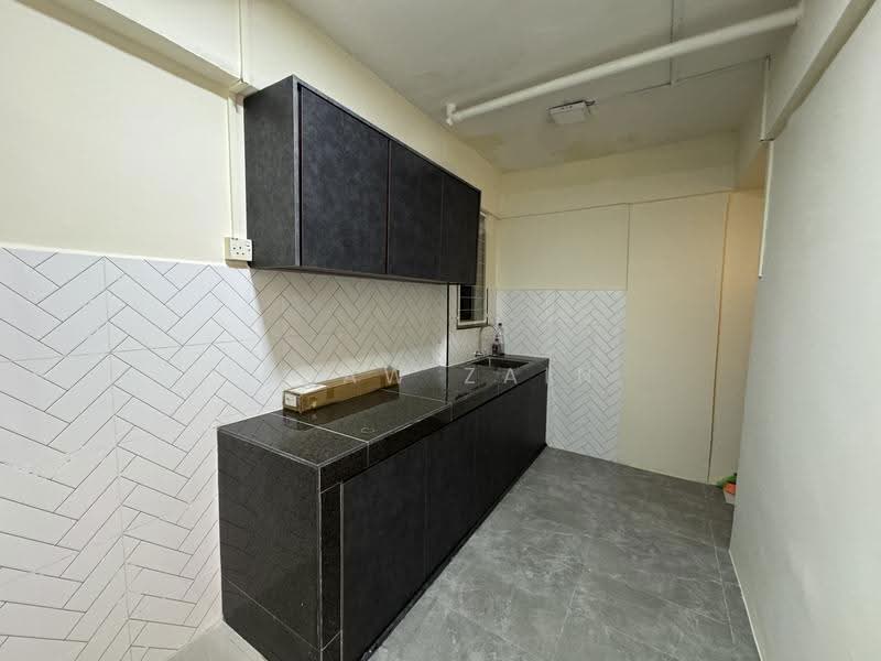 Flat for Rent at PKNS Seksyen 24 - Adaw Zain - Kitchen - PropertyGuru.com.my
