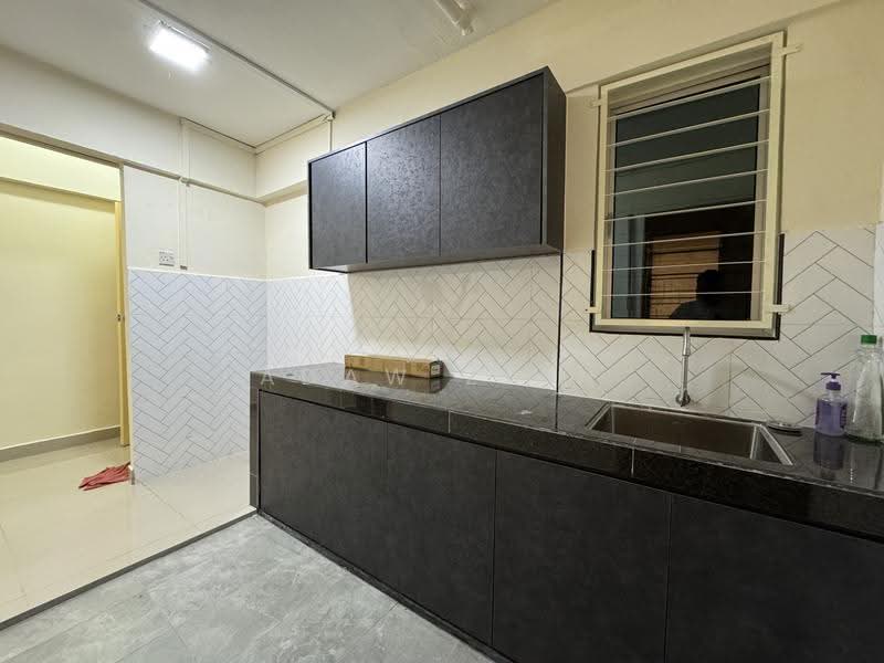 Flat for Rent at PKNS Seksyen 24 - Adaw Zain - Kitchen - PropertyGuru.com.my