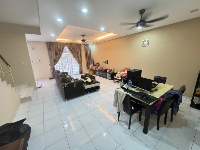 Rumah Teres 2-Tingkat untuk Disewa di Taman Pulai Flora (Skudai) - Ken Liew - Living Room - PropertyGuru.com.my