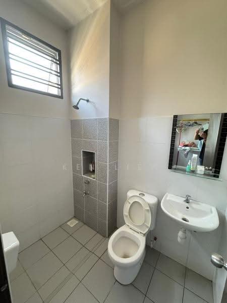 Rumah Teres 2-Tingkat untuk Disewa di Taman Pulai Flora (Skudai) - Ken Liew - Bathroom - PropertyGuru.com.my