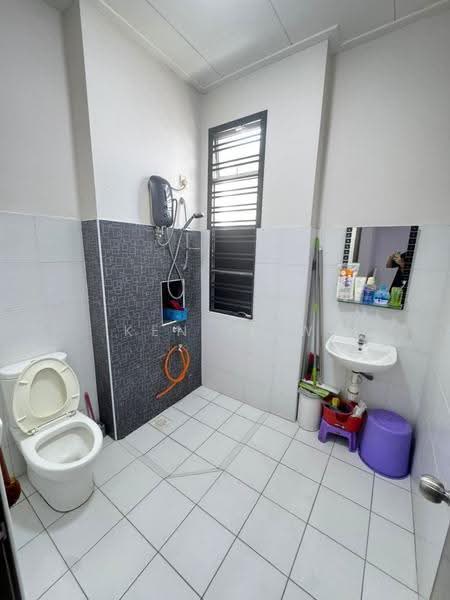 Rumah Teres 2-Tingkat untuk Disewa di Taman Pulai Flora (Skudai) - Ken Liew - Bathroom - PropertyGuru.com.my