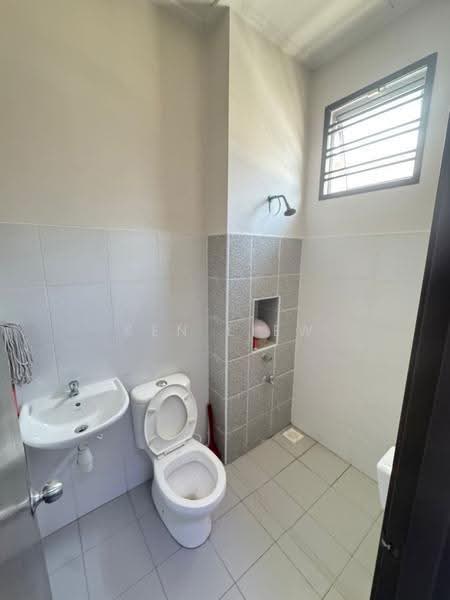 Rumah Teres 2-Tingkat untuk Disewa di Taman Pulai Flora (Skudai) - Ken Liew - Bathroom - PropertyGuru.com.my