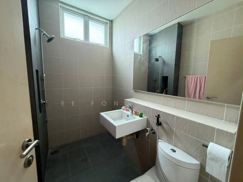 Rumah Berkembar untuk Dijual di Setia Tropika (Johor Bahru) - Ee Fong Toh - Bathroom - PropertyGuru.com.my